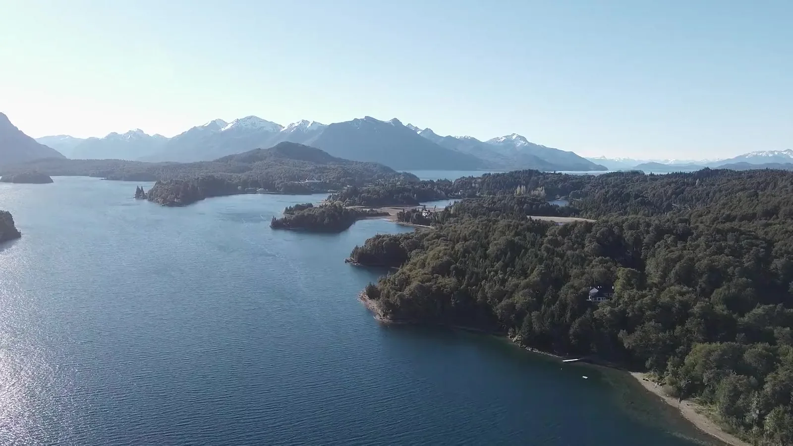 Vista aérea del lago Nahuel Huapi, Patagonia