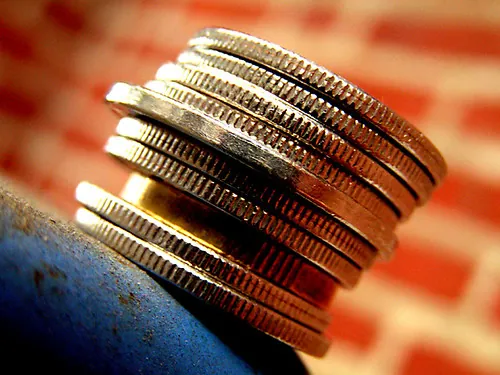 Composición de monedas, representando la gestión de tesorería